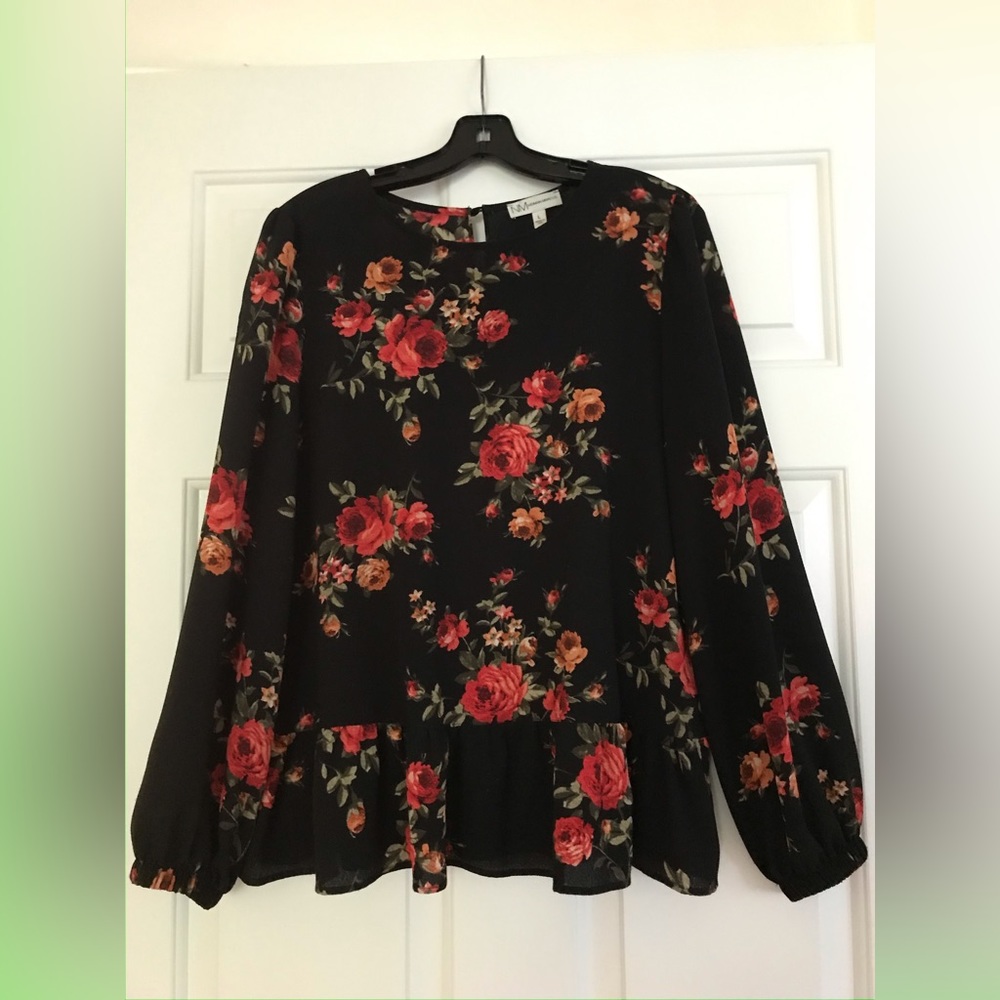 Neiman Marcus floral top, ruffled hem.